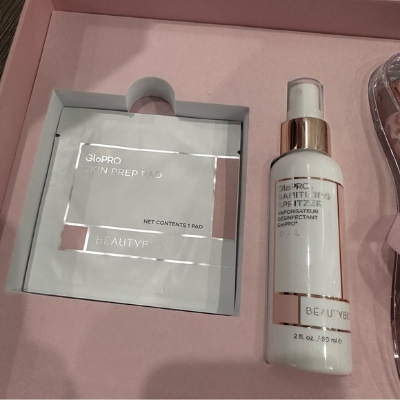 BeautyBio GloPRO Facial microneedling rejuvenation Tool - Picture 6 of 11